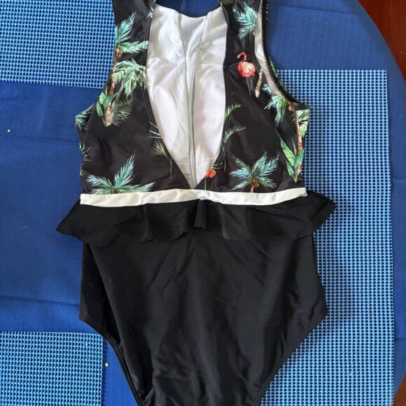 Women's Size Small Tropical Print One-Piece Swimsuit - Picture 2 of 5